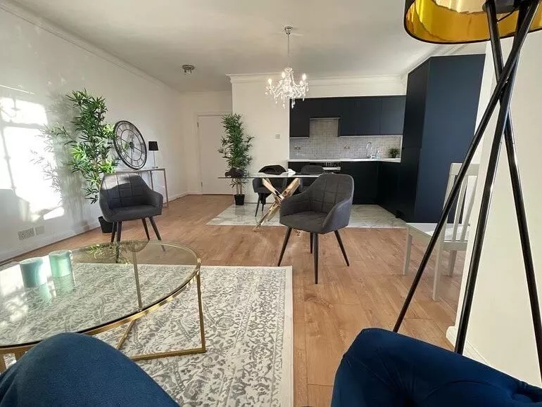  Flat Renovation, Hampstead Finchley Rd - image 1