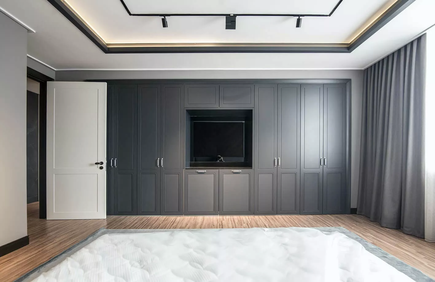 10 TIPS FOR CHOOSING A WARDROBE